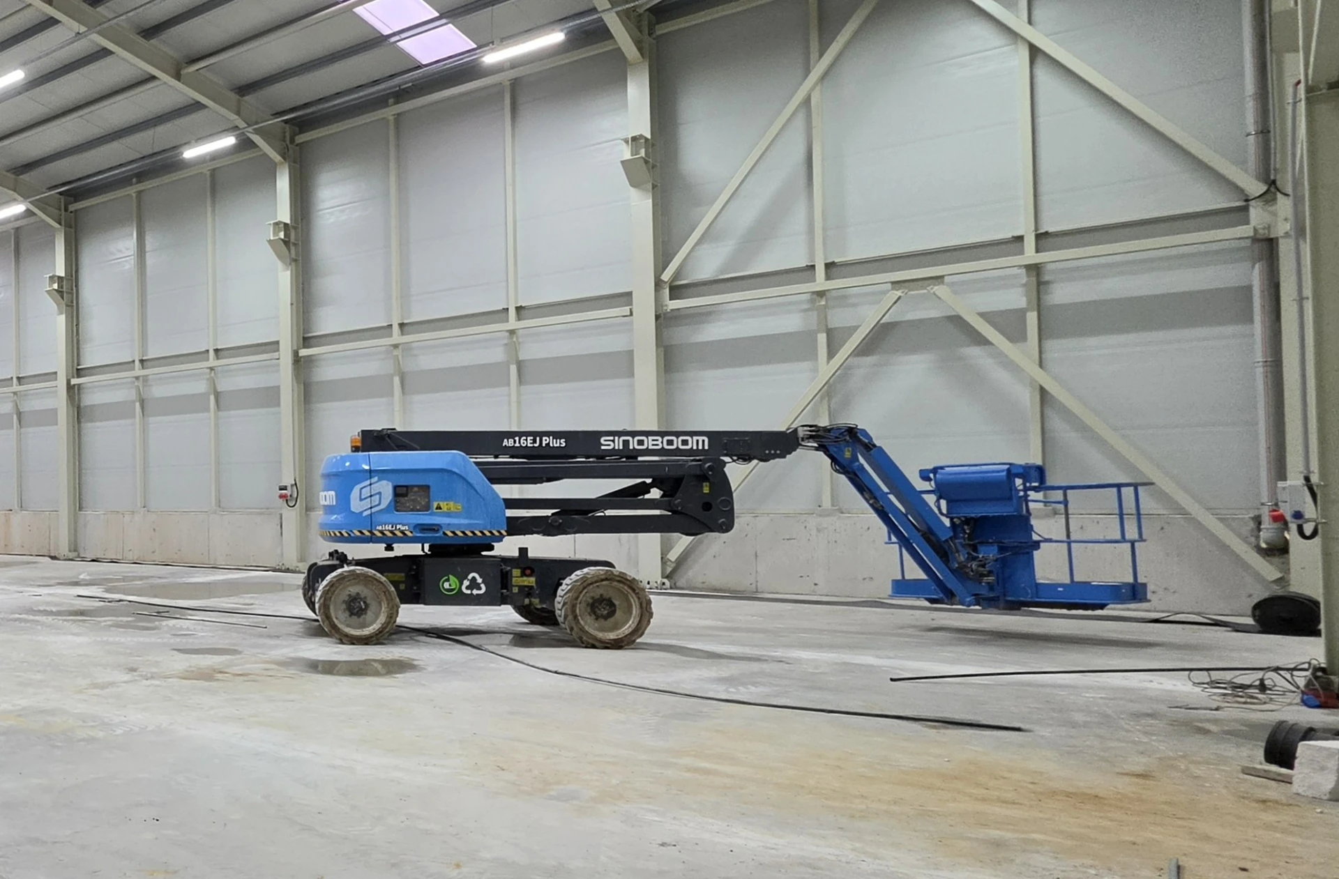 ELECTRIC ARTICULATING BOOM LIFTS 4x4